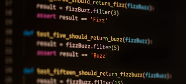 Imagem de codigos Python em uma tela